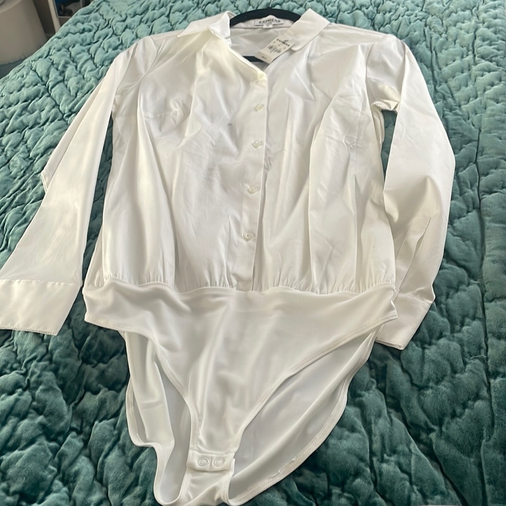 Ultimate essential shirt fitted express. New!